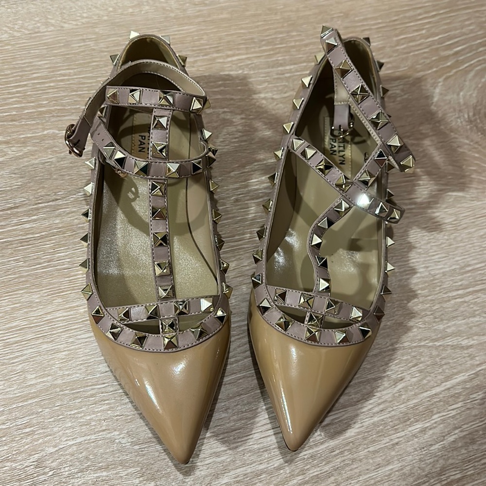 Kaitlyn pan rock stud nude flats